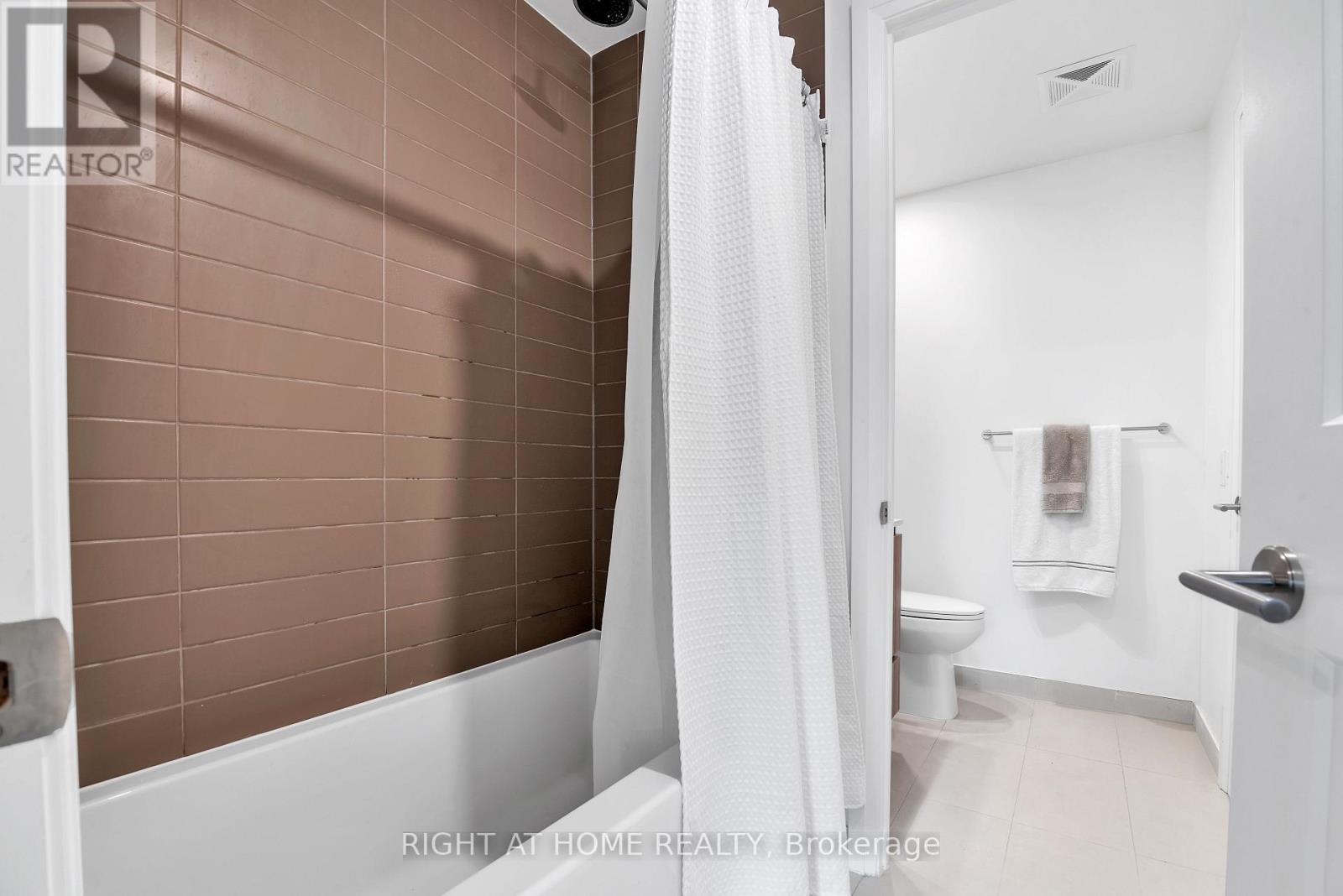 512 - 21 Park Street E, Mississauga, Ontario  L5G 0C2 - Photo 19 - W12720316