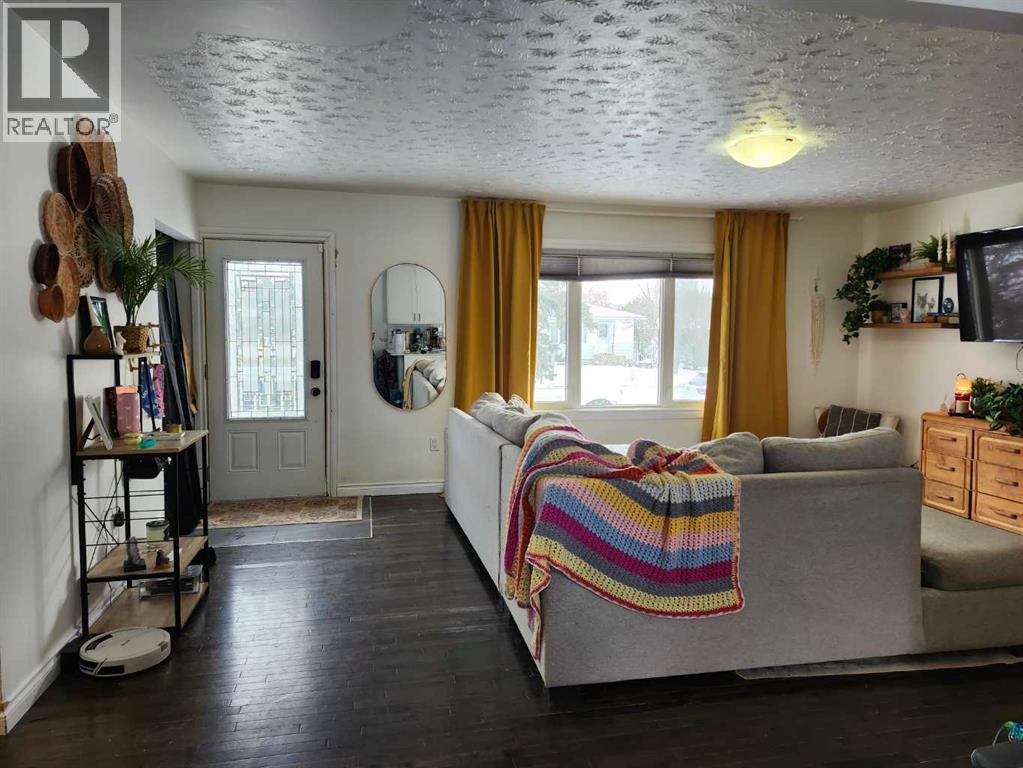 403 11 Street E, Drumheller, Alberta  T0J 0Y5 - Photo 4 - A2283687