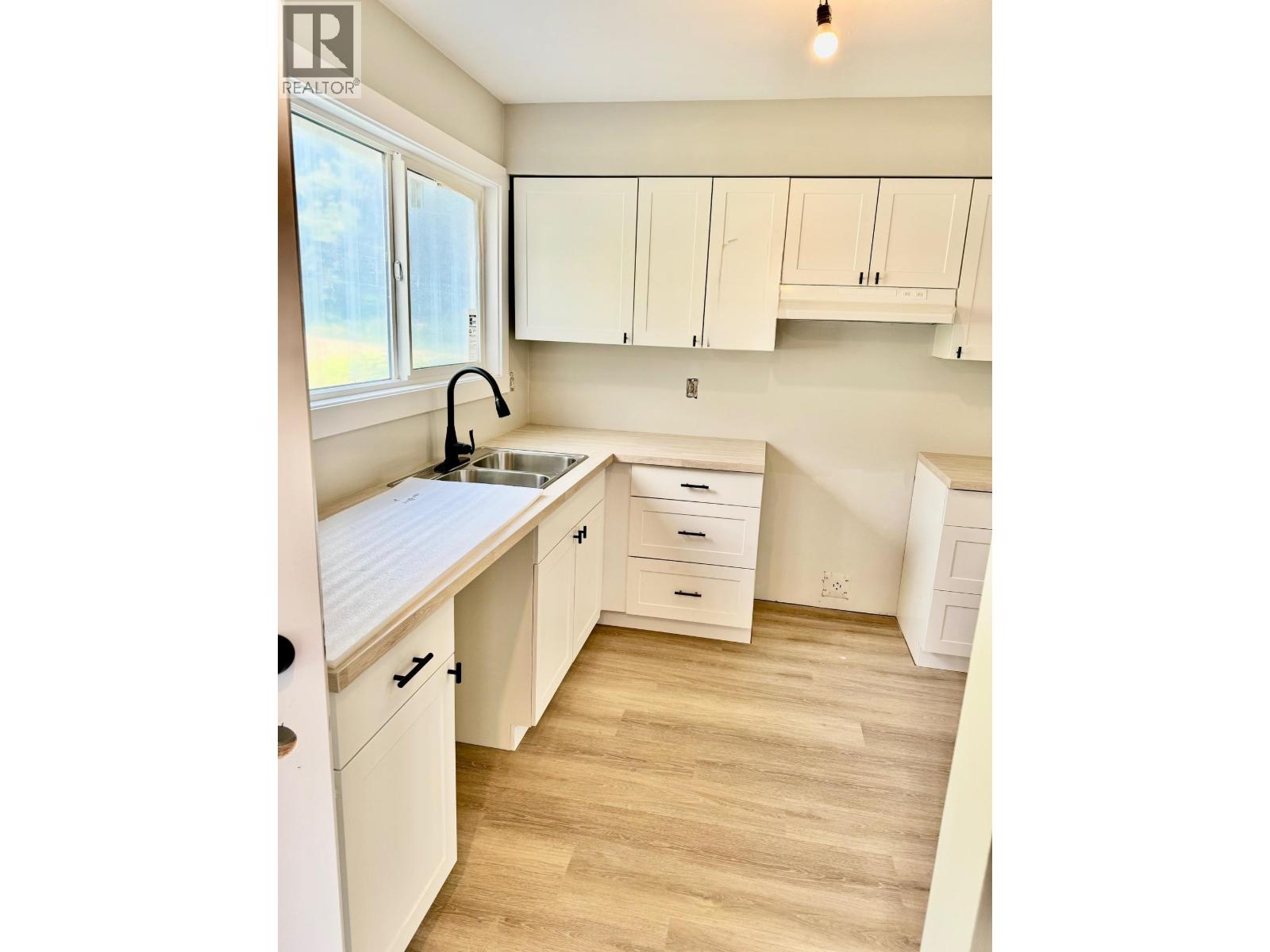 1610 Yukon Drive, Stewart, British Columbia  V0T 1W0 - Photo 2 - C8075821