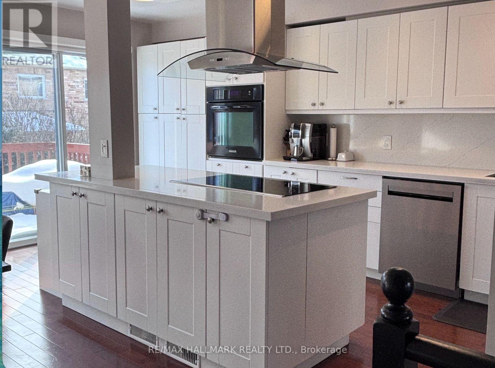 568 Legresley Lane, Newmarket, Ontario  L3Y 8R8 - Photo 12 - N12736844