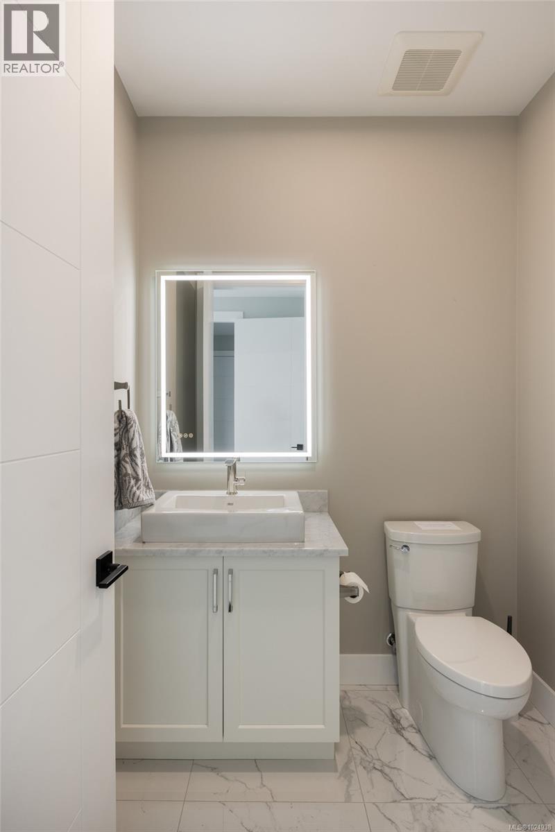 8213 Lochside Dr, Central Saanich, British Columbia  V8M 1T9 - Photo 30 - 1024938