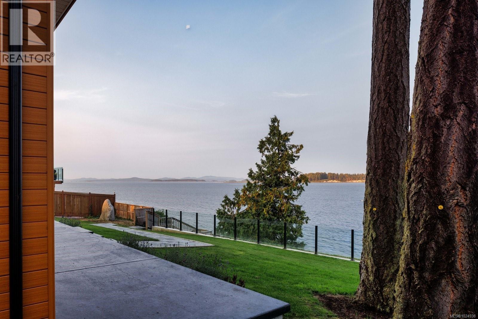 8213 Lochside Dr, Central Saanich, British Columbia  V8M 1T9 - Photo 42 - 1024938