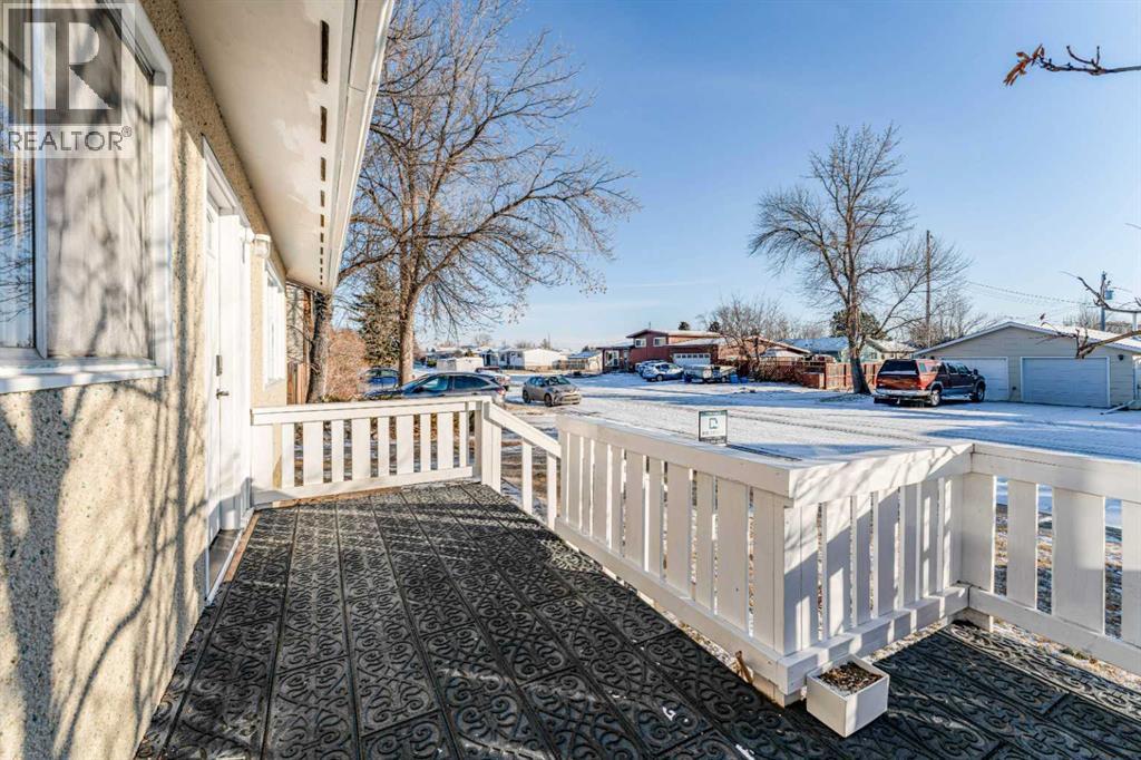 640 54 Avenue W, Claresholm, Alberta  T0L 0T0 - Photo 4 - A2281081