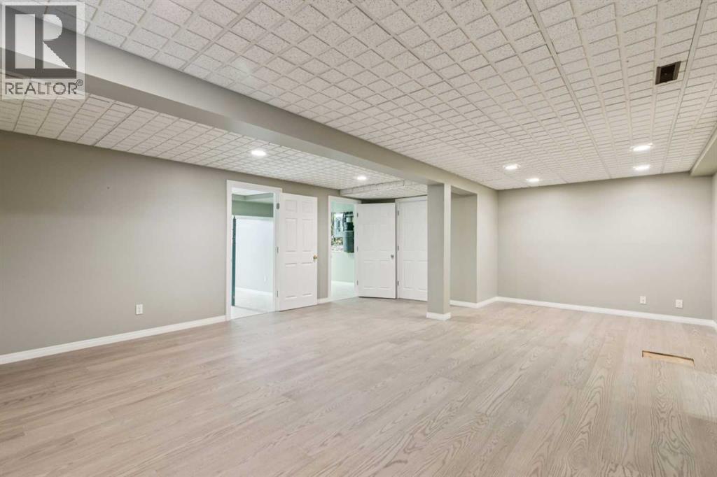 2, 275 Woodridge Drive Sw, Calgary, Alberta  T2W 4S4 - Photo 35 - A2281168