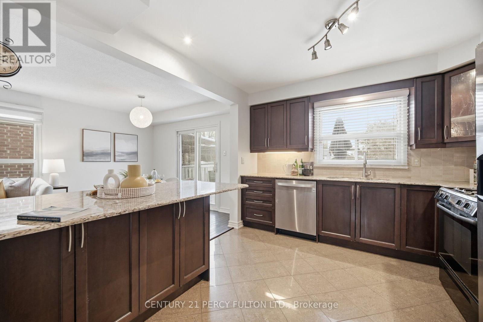 1302 Ferncliff Circle, Pickering, Ontario  L1X 1W7 - Photo 11 - E12755448