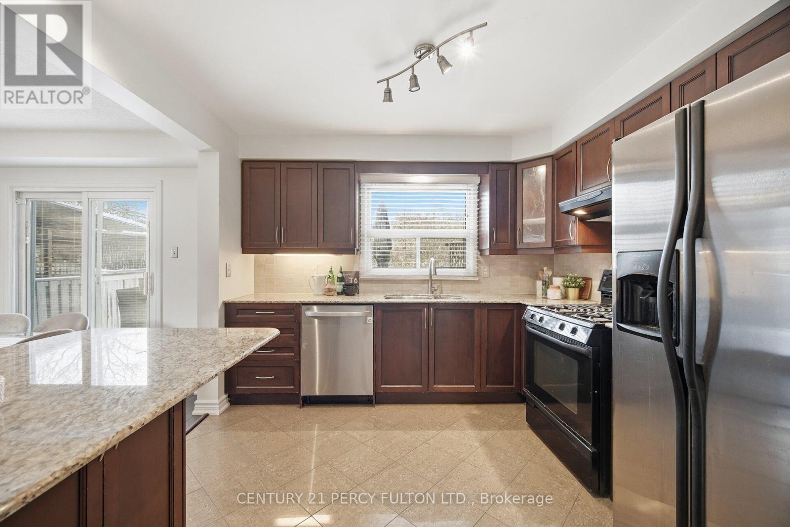 1302 Ferncliff Circle, Pickering, Ontario  L1X 1W7 - Photo 12 - E12755448