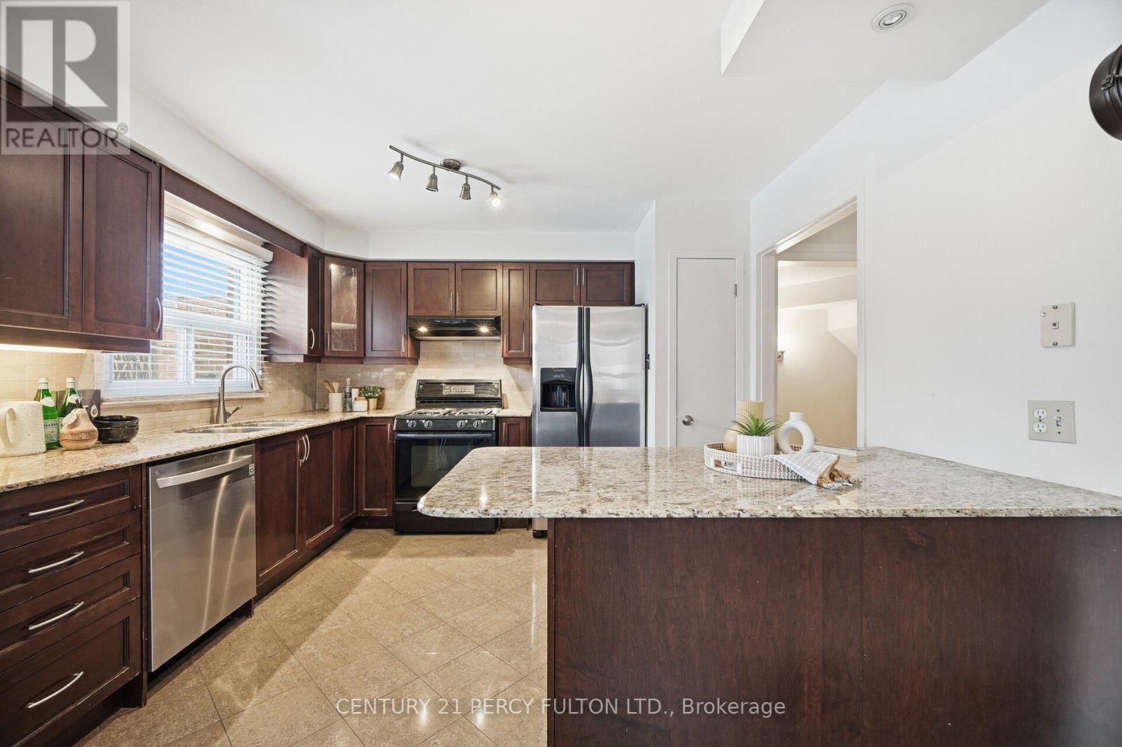 1302 Ferncliff Circle, Pickering, Ontario  L1X 1W7 - Photo 13 - E12755448