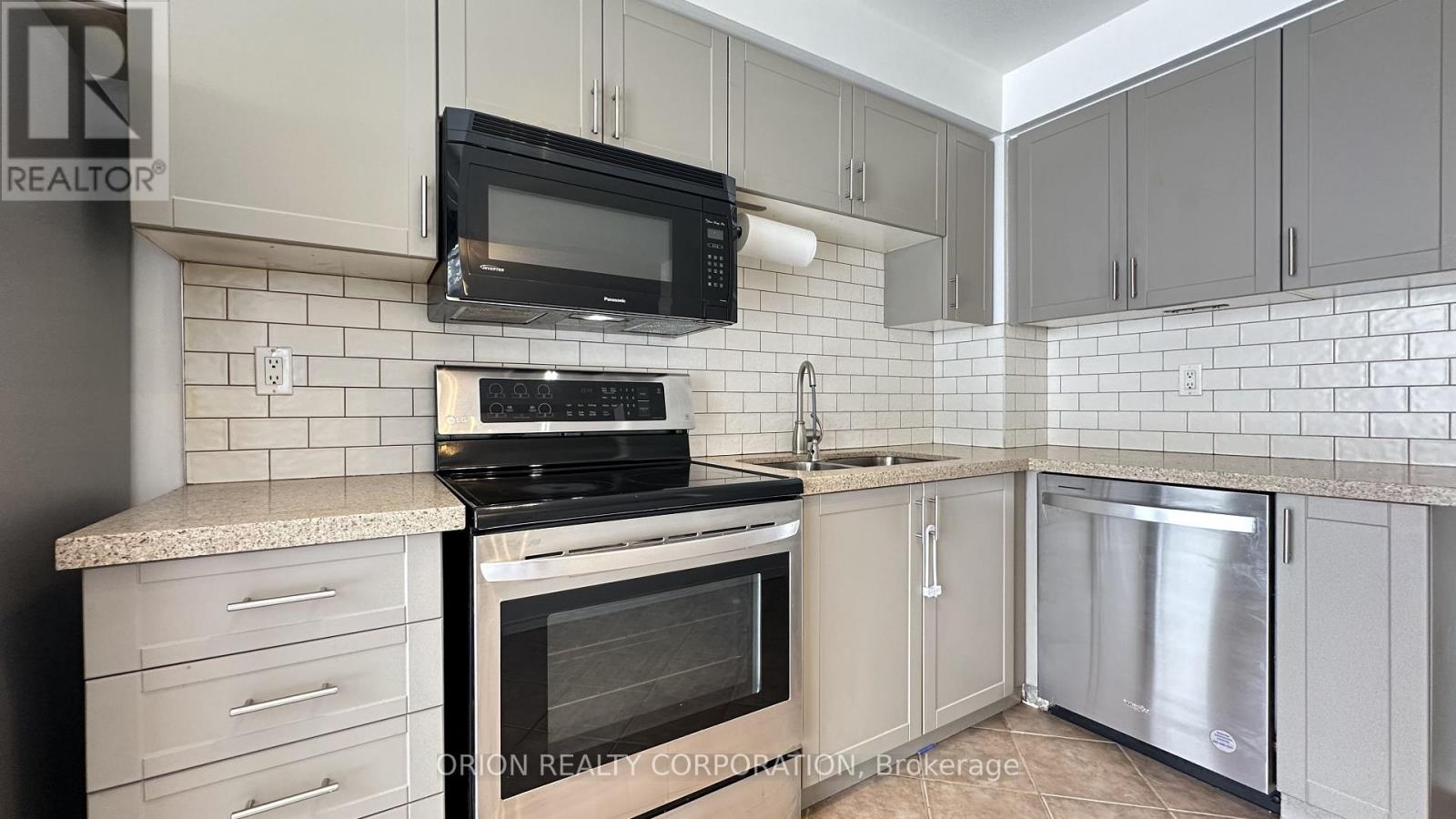 1264 Coleman Court, Innisfil, Ontario  L9S 1X4 - Photo 5 - N12755348