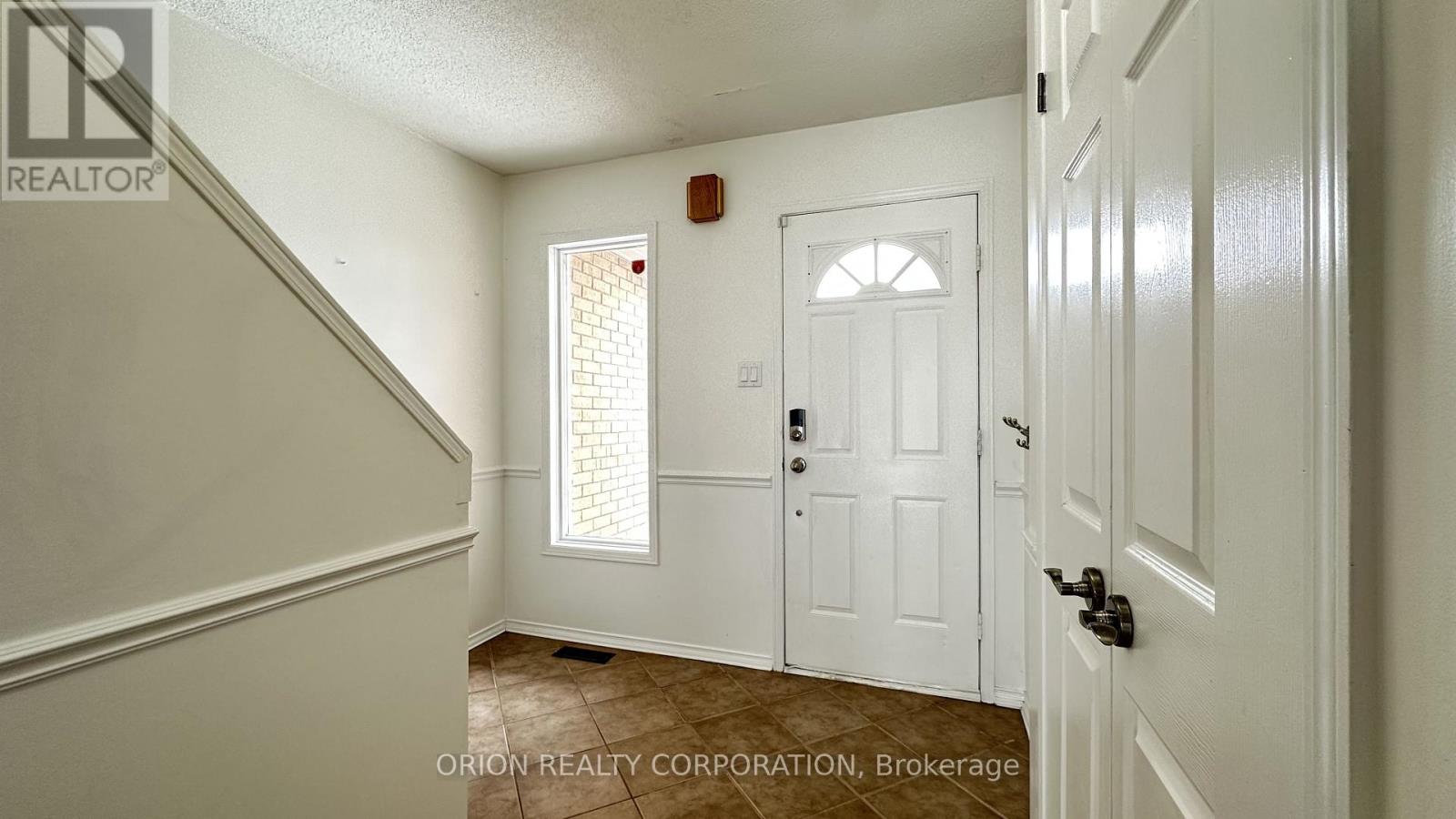 1264 Coleman Court, Innisfil, Ontario  L9S 1X4 - Photo 9 - N12755348