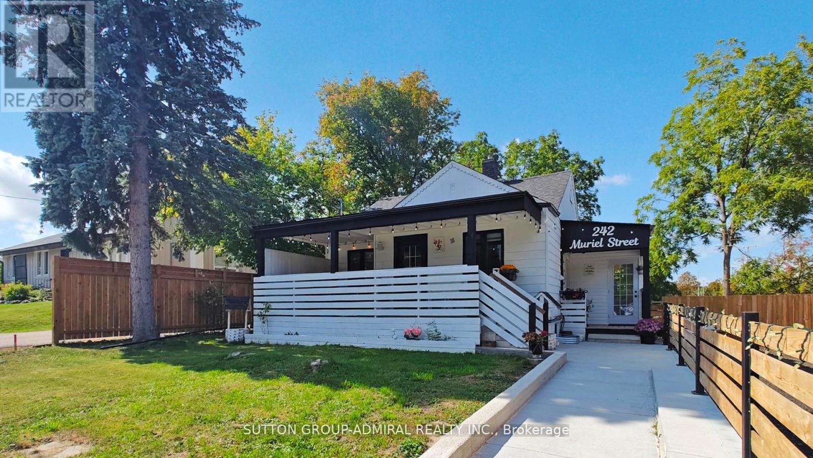 242 MURIEL STREET, Newmarket, Ontario