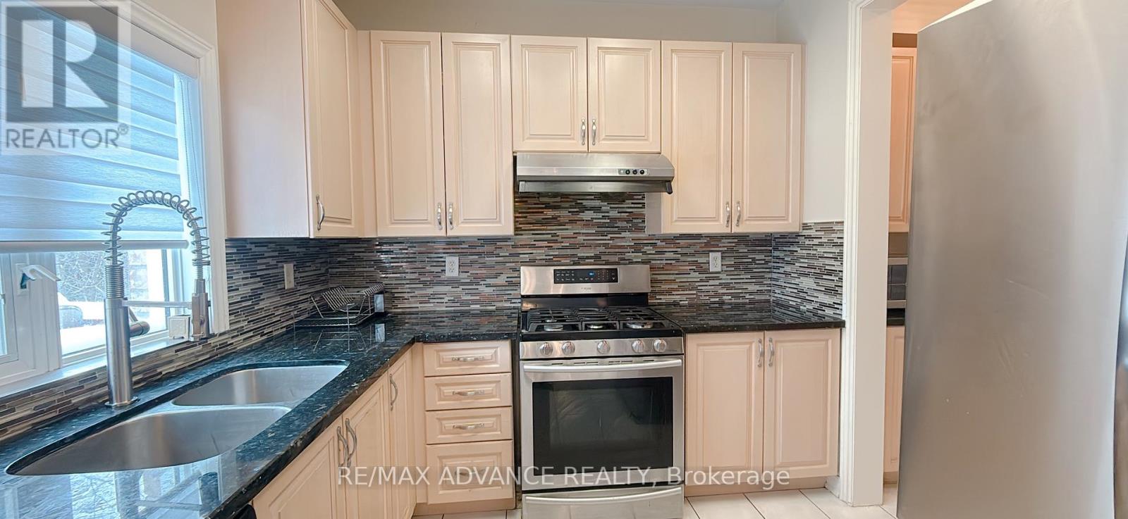 85 Gemini Crescent, Richmond Hill (Rouge Woods), Ontario  L4S 2K8 - Photo 5 - N12755484