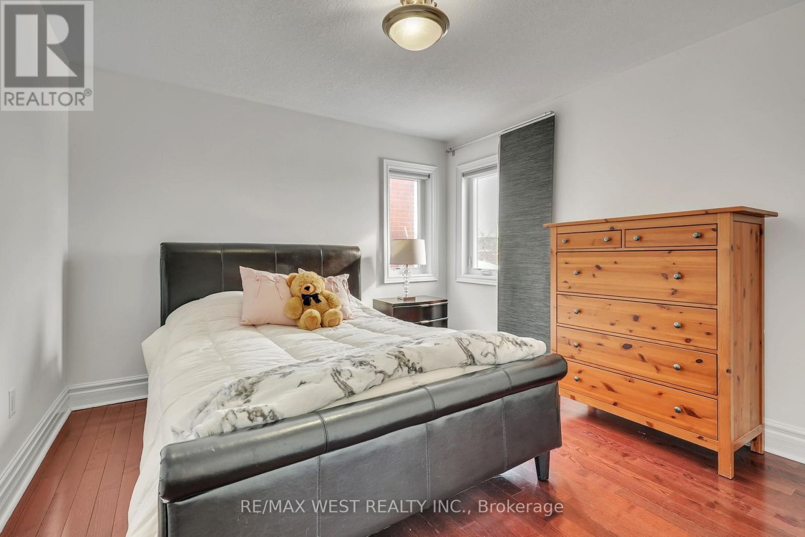 90 Birkhall Place, Barrie (Innis-Shore), Ontario  L4N 0K2 - Photo 12 - S12755396