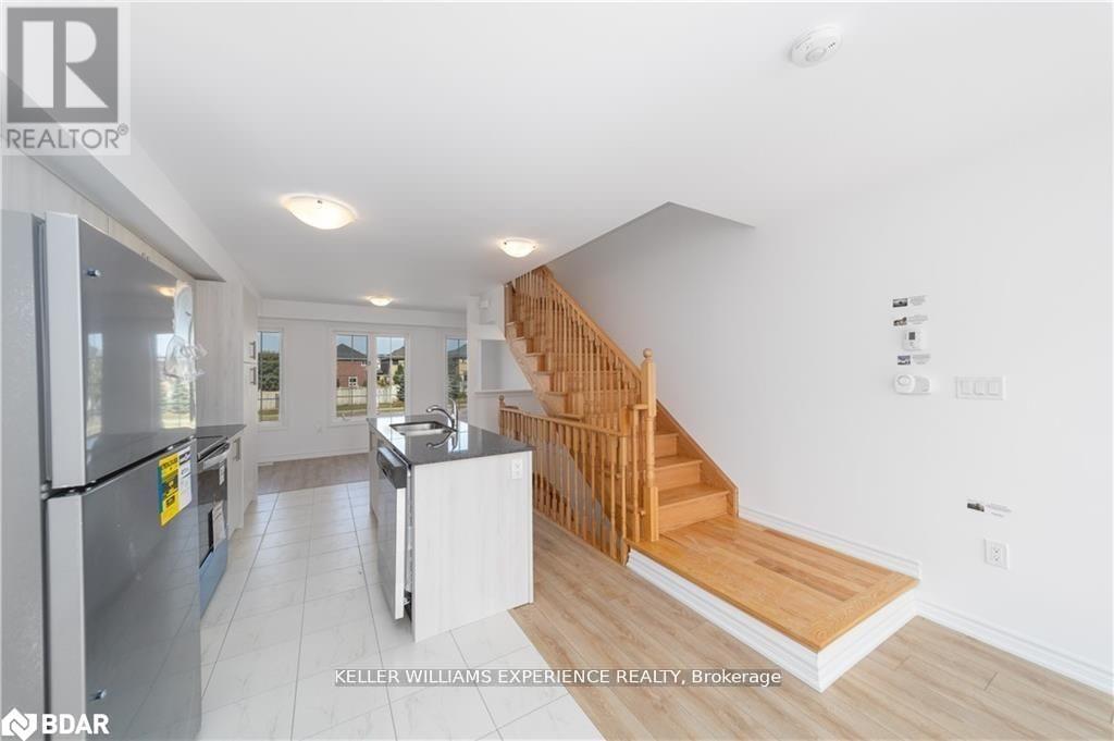 47 Pumpkin Corner Crescent, Barrie, Ontario  L9J 0T7 - Photo 5 - S12755438