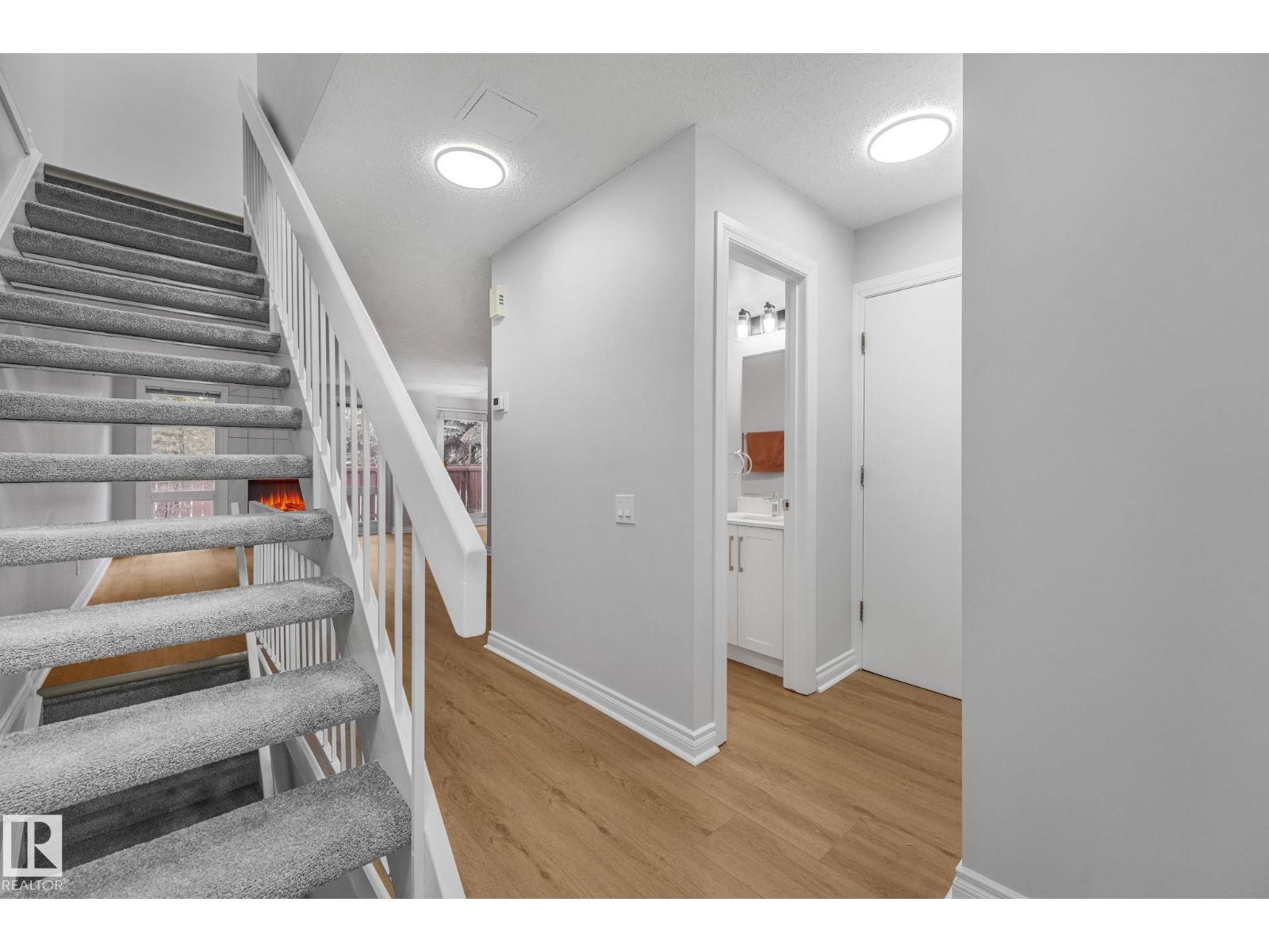 70 Hearthstone Nw, Edmonton, Alberta  T6H 5E5 - Photo 4 - E4472094