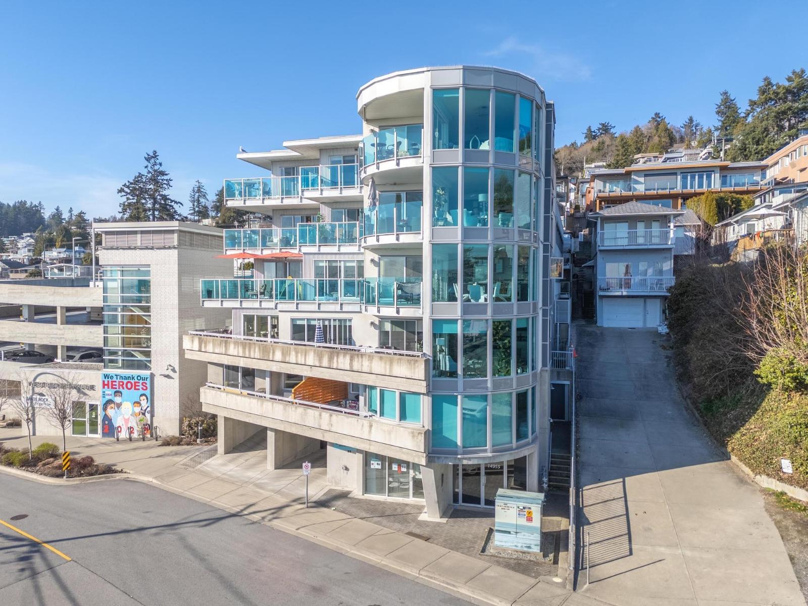 202 14955 Victoria Avenue, White Rock, British Columbia  V4B 1G2 - Photo 1 - R3085734