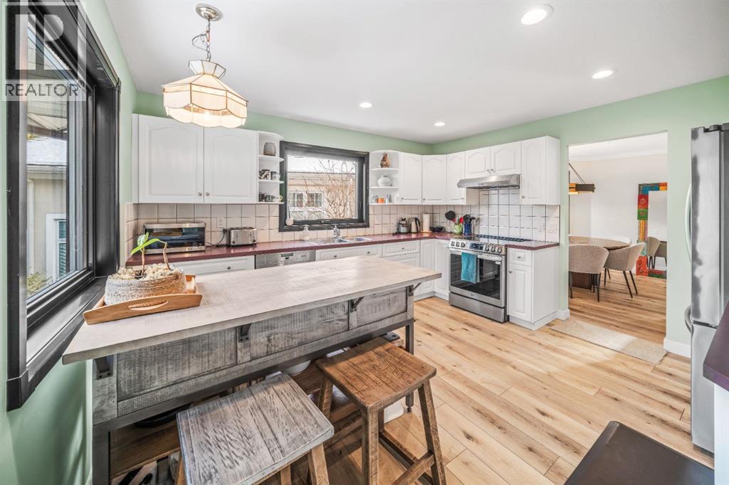 108 Lougheed Circle, Banff, Alberta  T1L 1B4 - Photo 5 - A2283298