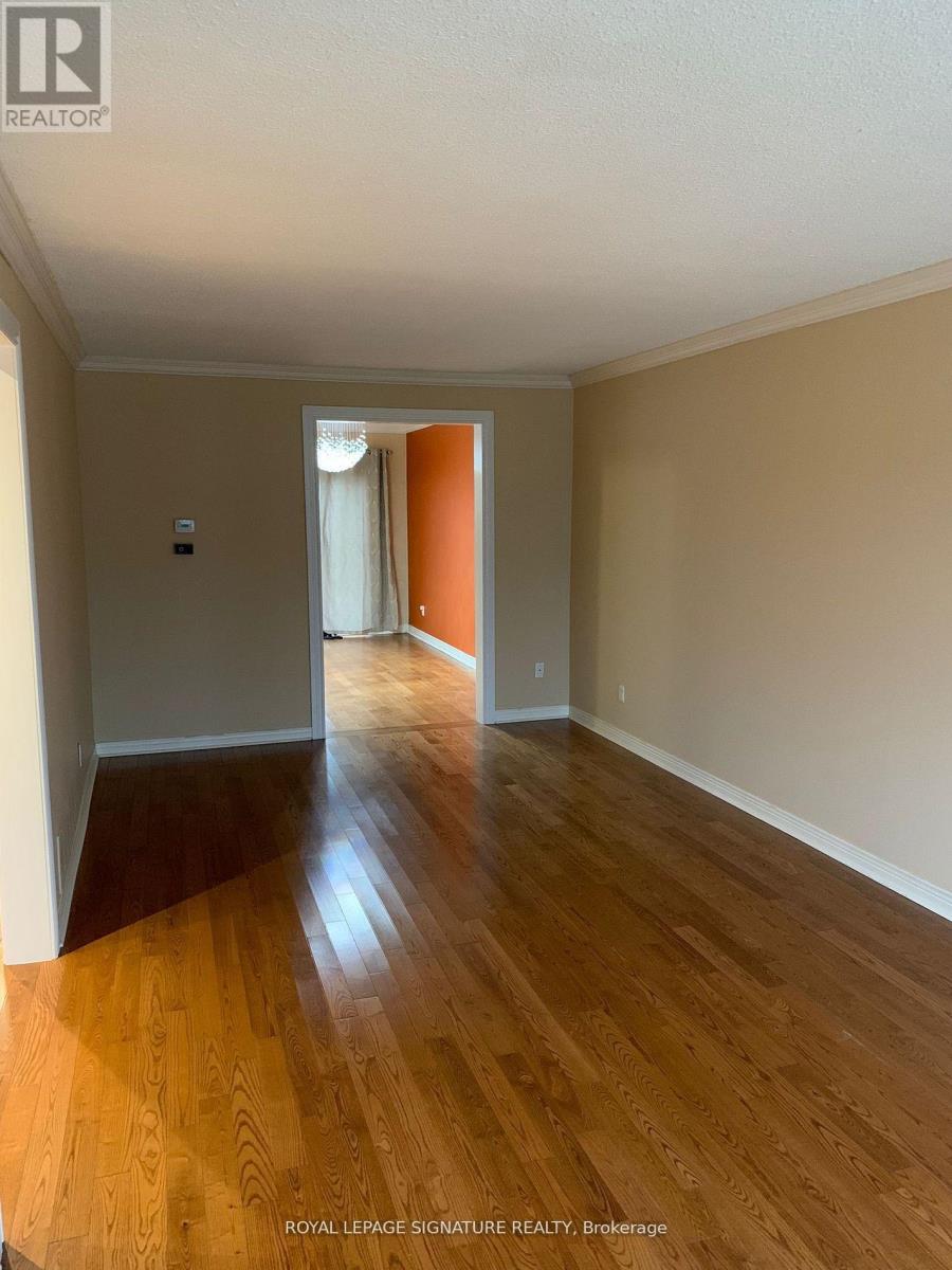 Main - 3317 Carillion Avenue, Mississauga, Ontario  L5C 2A9 - Photo 5 - W12755364