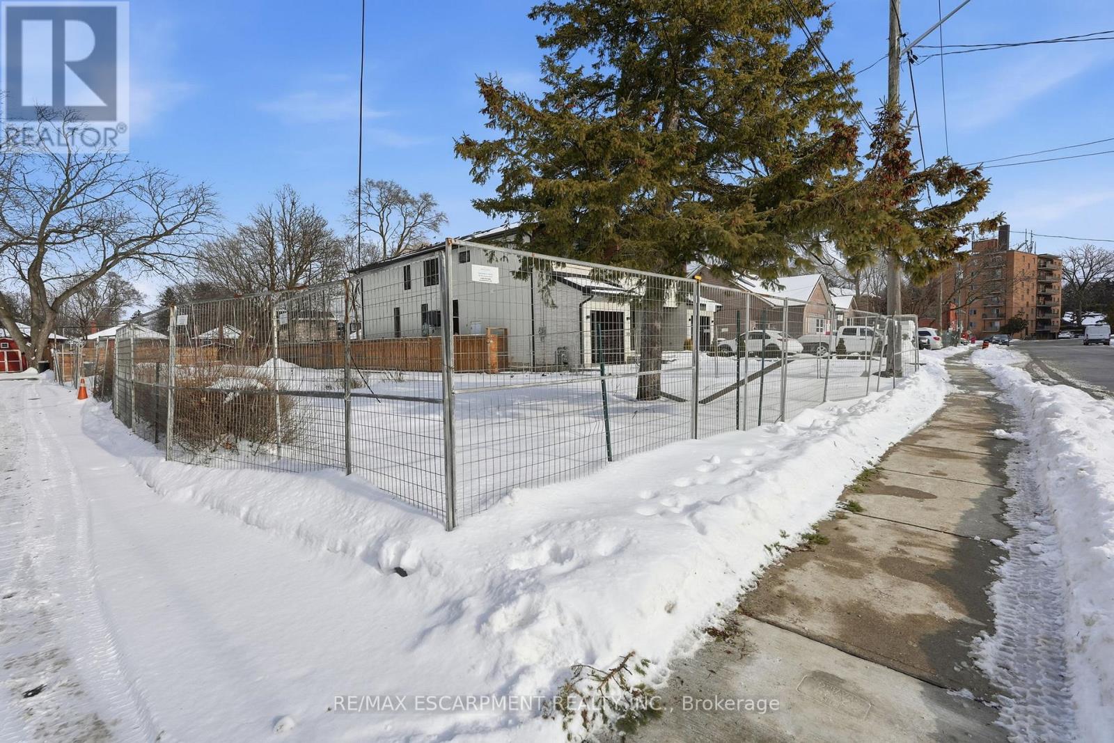 19b Broadview Avenue, Mississauga, Ontario  L5H 2S8 - Photo 8 - W12755368