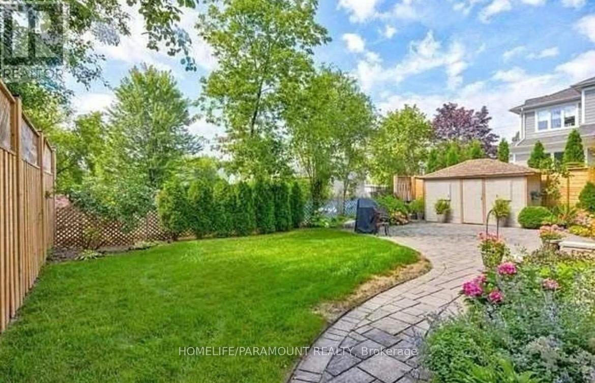 196 Nelson Street W, Oakville, Ontario  L6L 3J5 - Photo 2 - W12755374