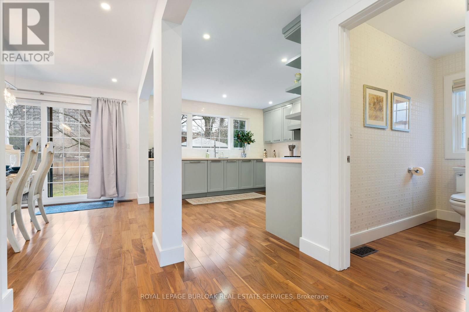 519 Regina Drive, Burlington, Ontario  L7S 1L7 - Photo 10 - W12755404