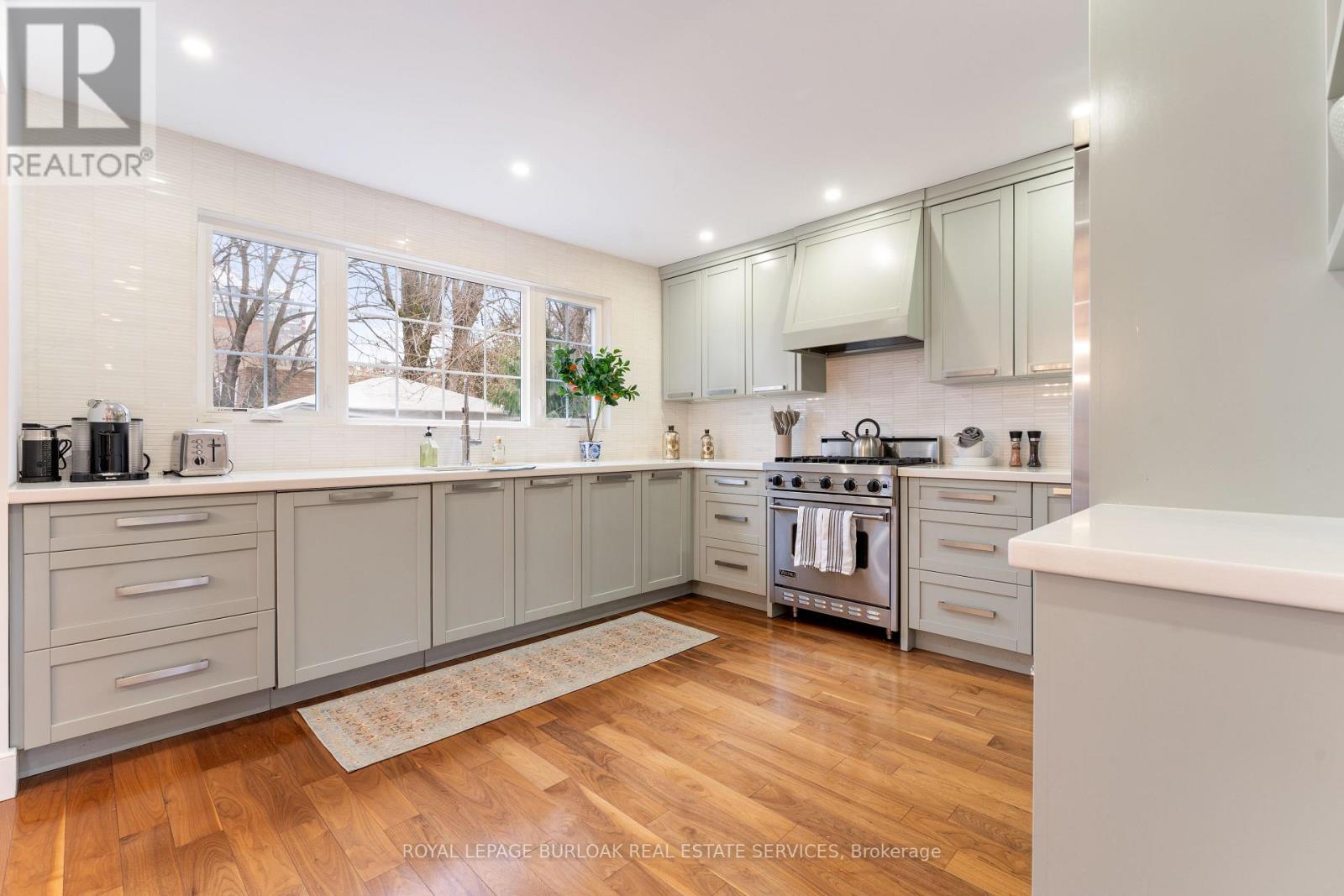 519 Regina Drive, Burlington, Ontario  L7S 1L7 - Photo 12 - W12755404