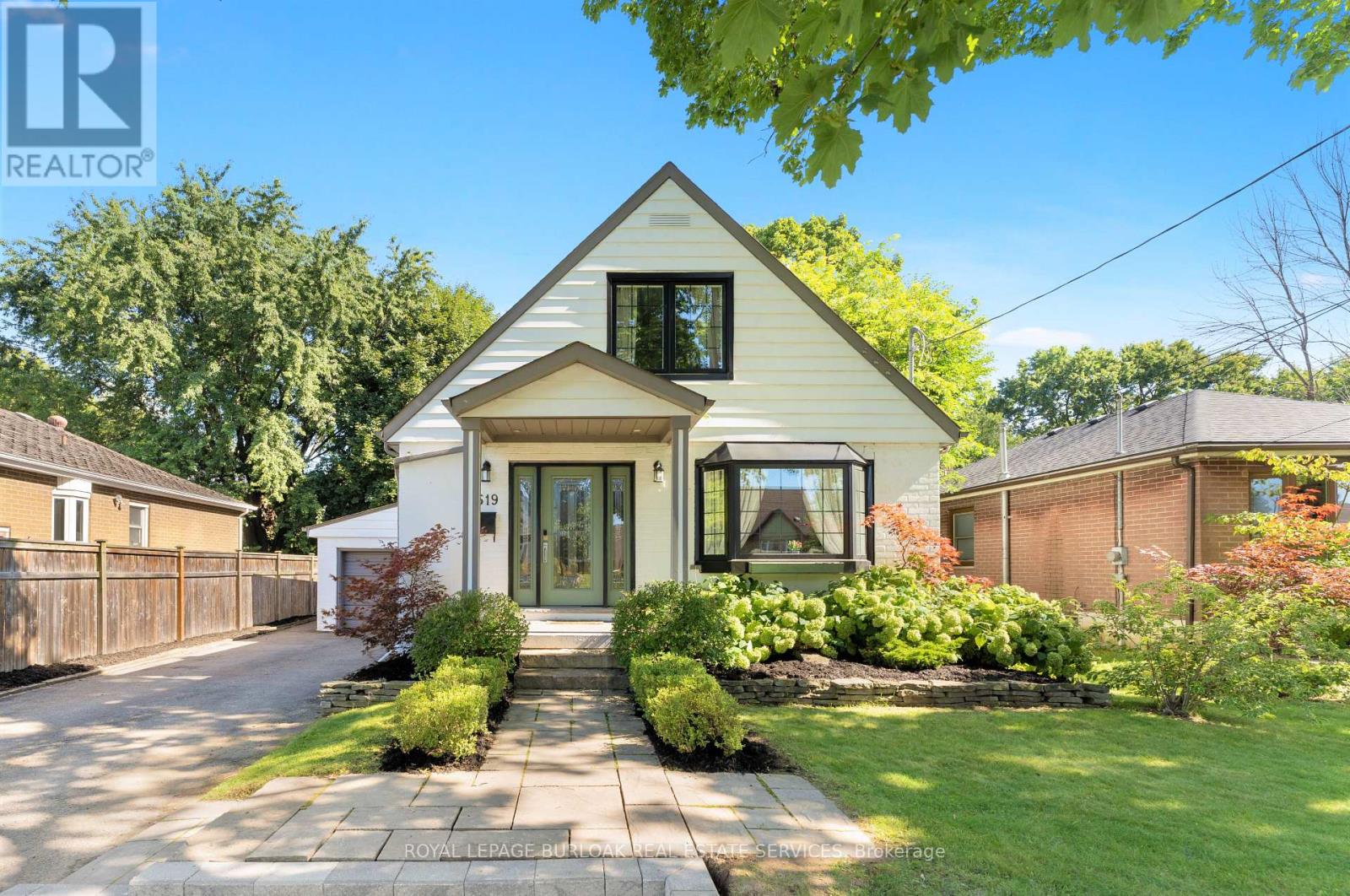 519 Regina Drive, Burlington, Ontario  L7S 1L7 - Photo 3 - W12755404