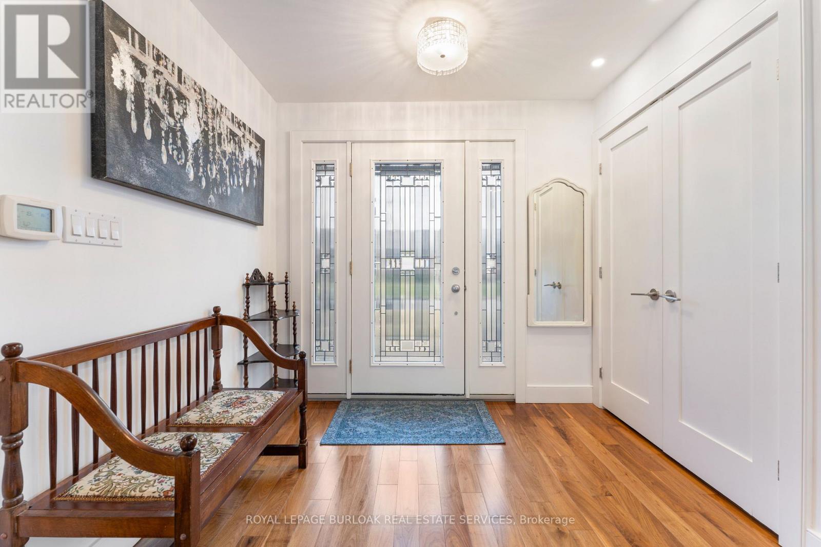 519 Regina Drive, Burlington, Ontario  L7S 1L7 - Photo 4 - W12755404