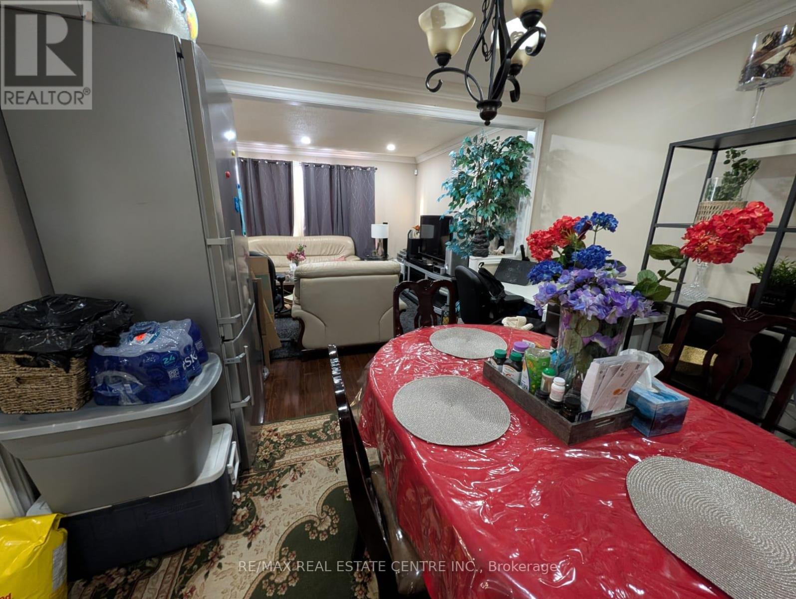 62 Flamingo Crescent, Brampton, Ontario  L6T 2G5 - Photo 11 - W12755456