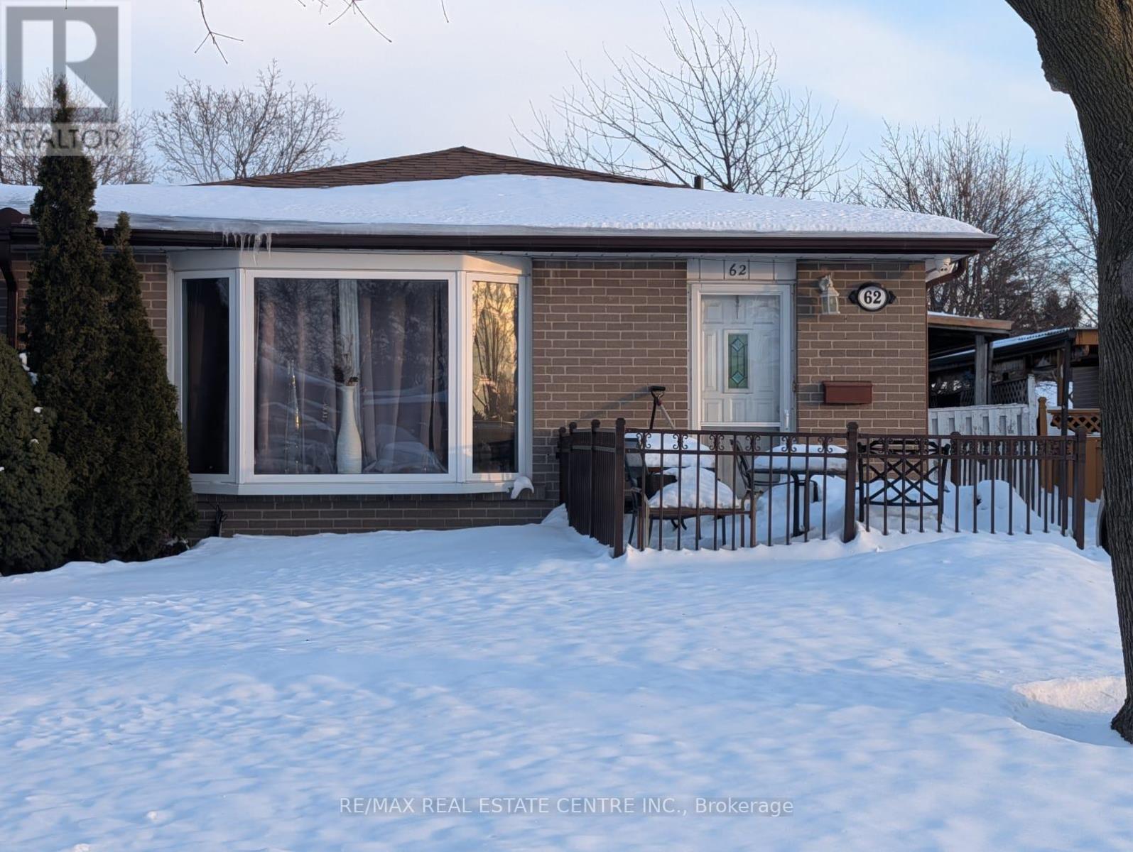 62 Flamingo Crescent, Brampton, Ontario  L6T 2G5 - Photo 2 - W12755456