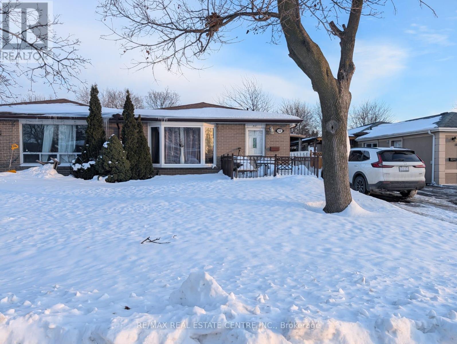 62 Flamingo Crescent, Brampton, Ontario  L6T 2G5 - Photo 3 - W12755456