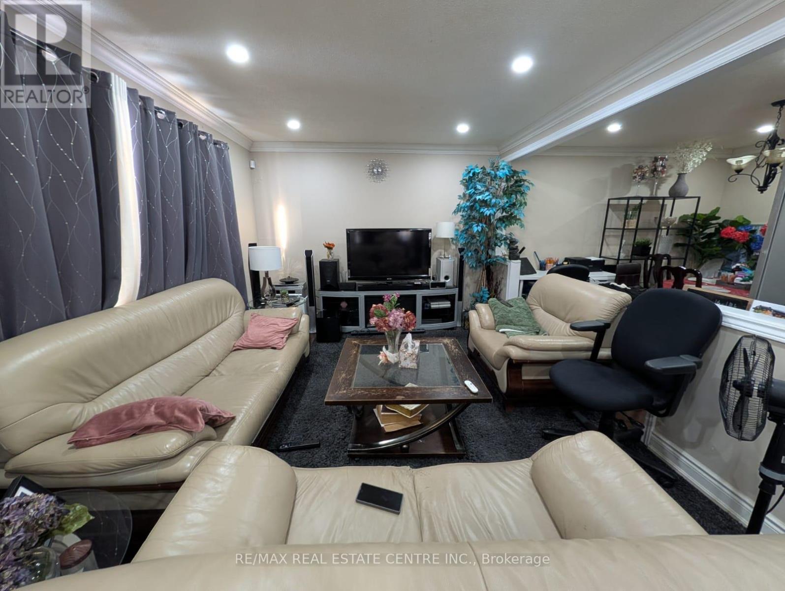 62 Flamingo Crescent, Brampton, Ontario  L6T 2G5 - Photo 5 - W12755456