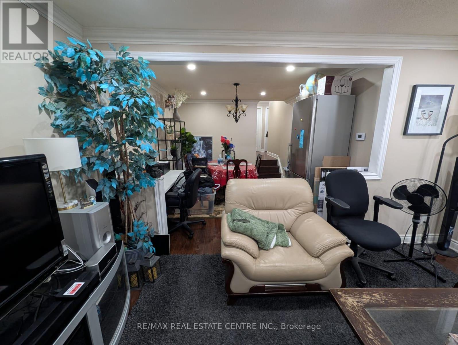 62 Flamingo Crescent, Brampton, Ontario  L6T 2G5 - Photo 7 - W12755456