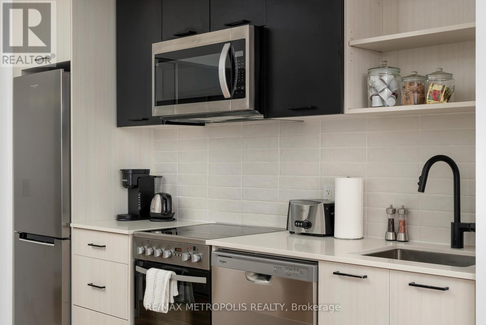 407 - 2300 St Clair Avenue W, Toronto, Ontario M6N 0B3 - Photo 15 - W12755504