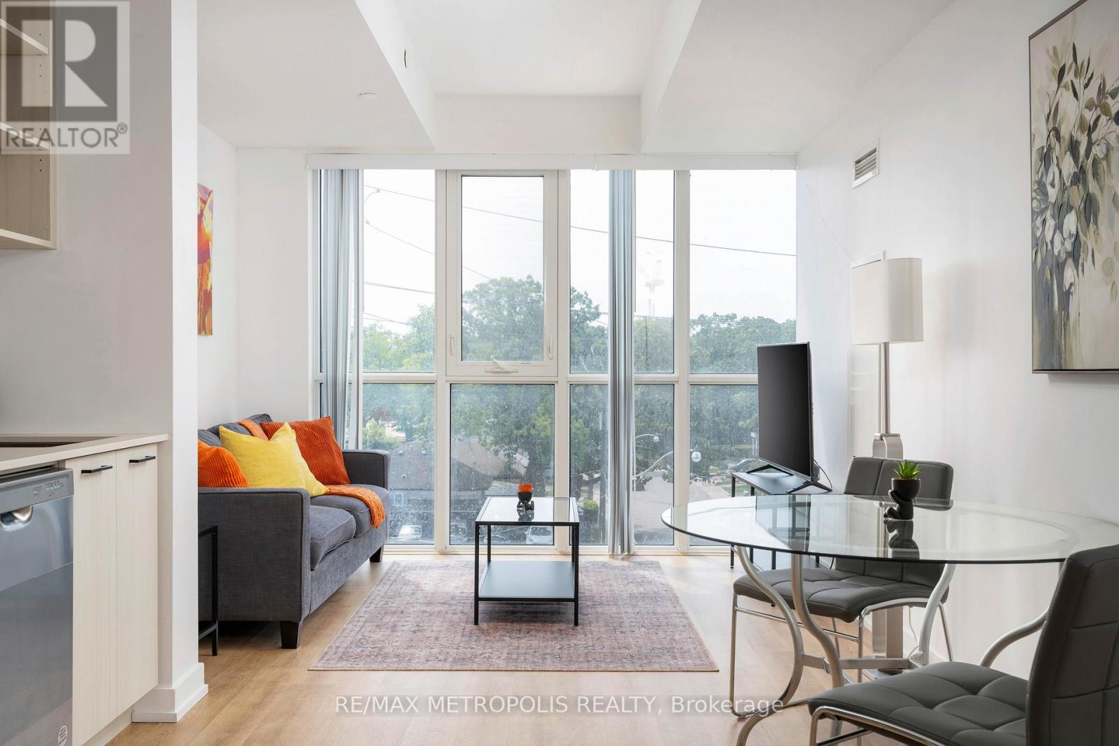 407 - 2300 St Clair Avenue W, Toronto, Ontario M6N 0B3 - Photo 3 - W12755504