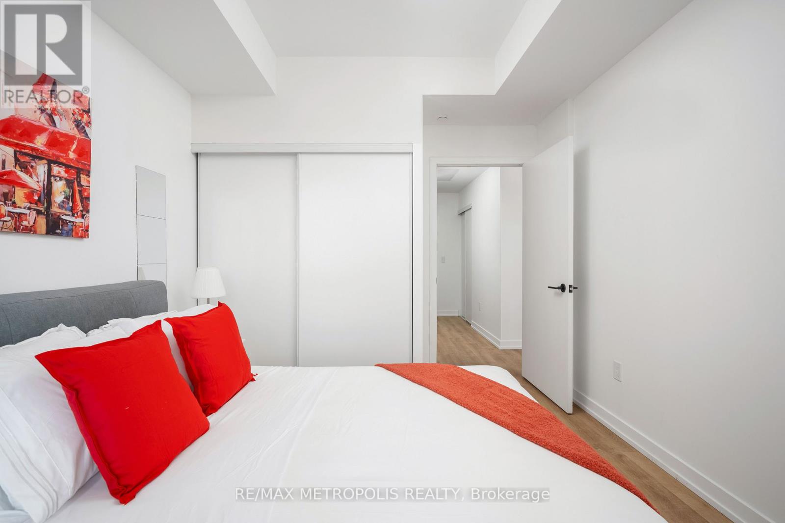 407 - 2300 St Clair Avenue W, Toronto, Ontario M6N 0B3 - Photo 8 - W12755504