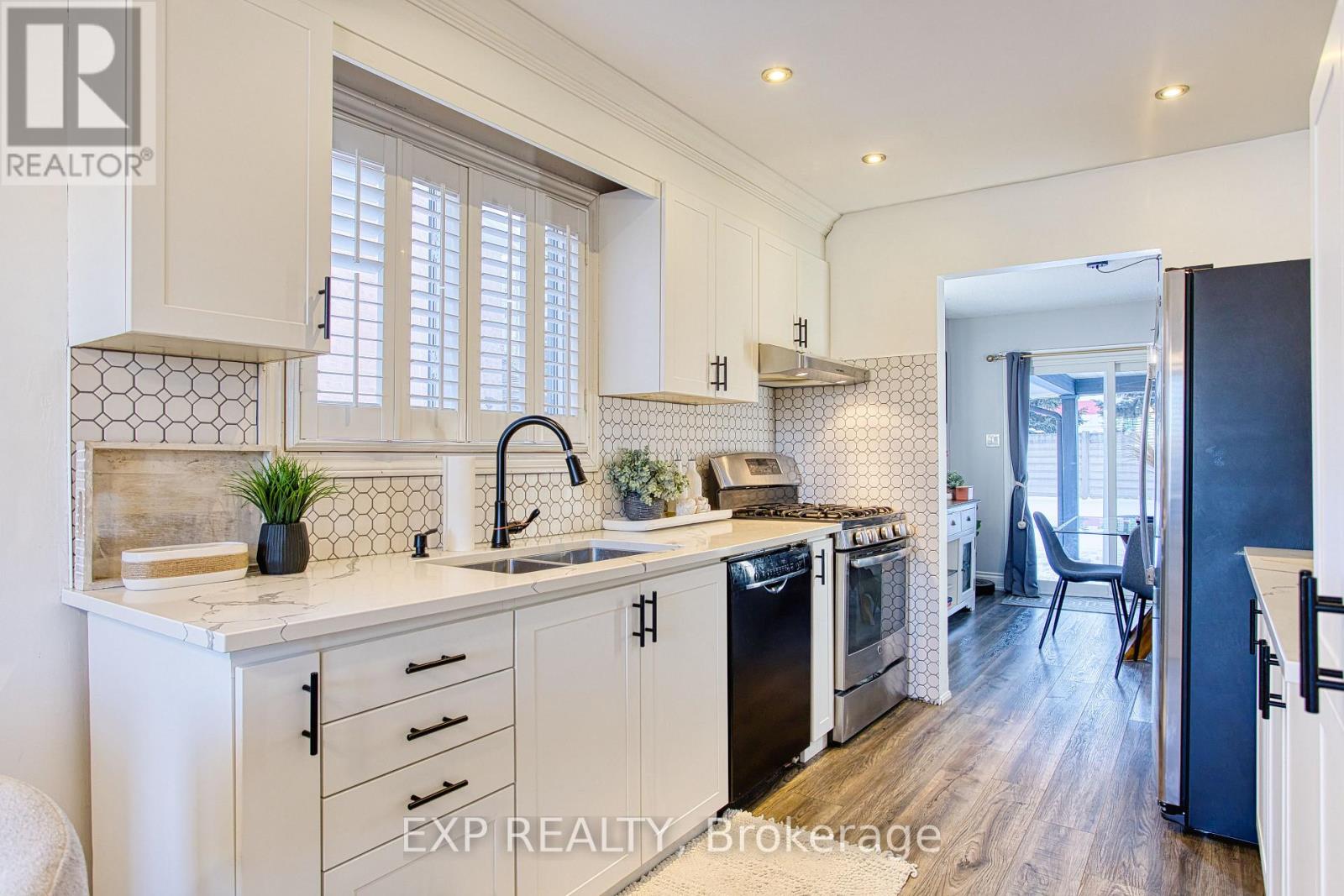 39 Regis Court, Hamilton, Ontario  L8E 4M8 - Photo 6 - X12755420