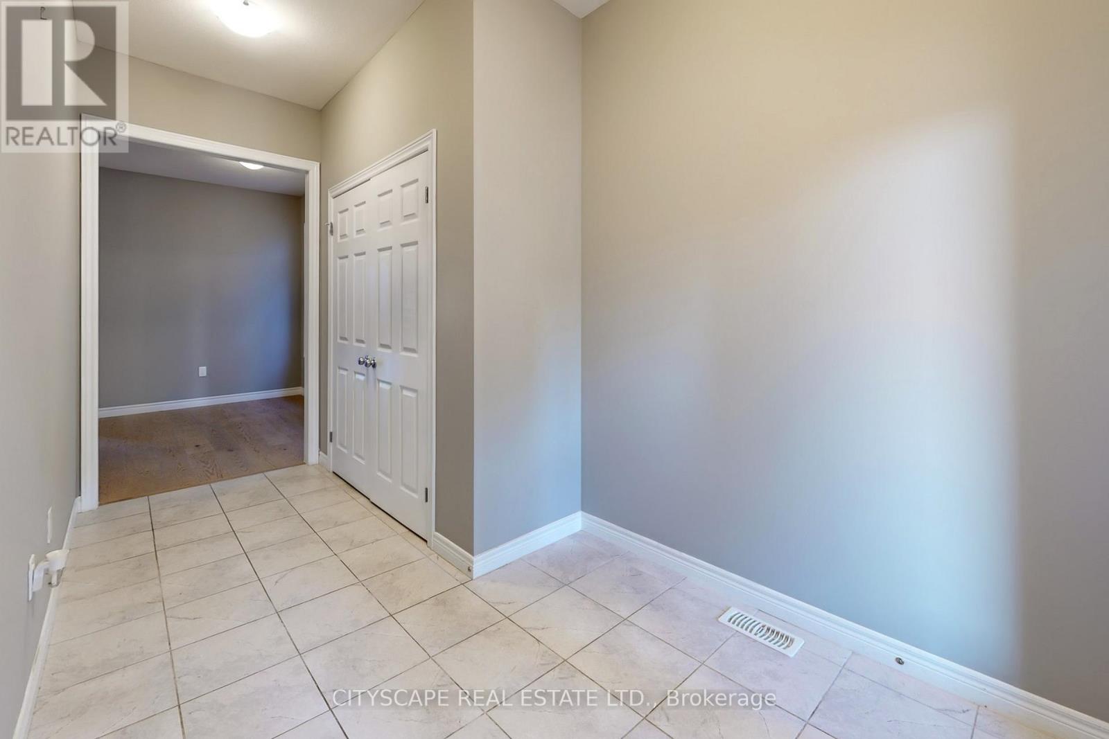 100 Tartan Avenue, Kitchener, Ontario  N2R 0N5 - Photo 4 - X12755468