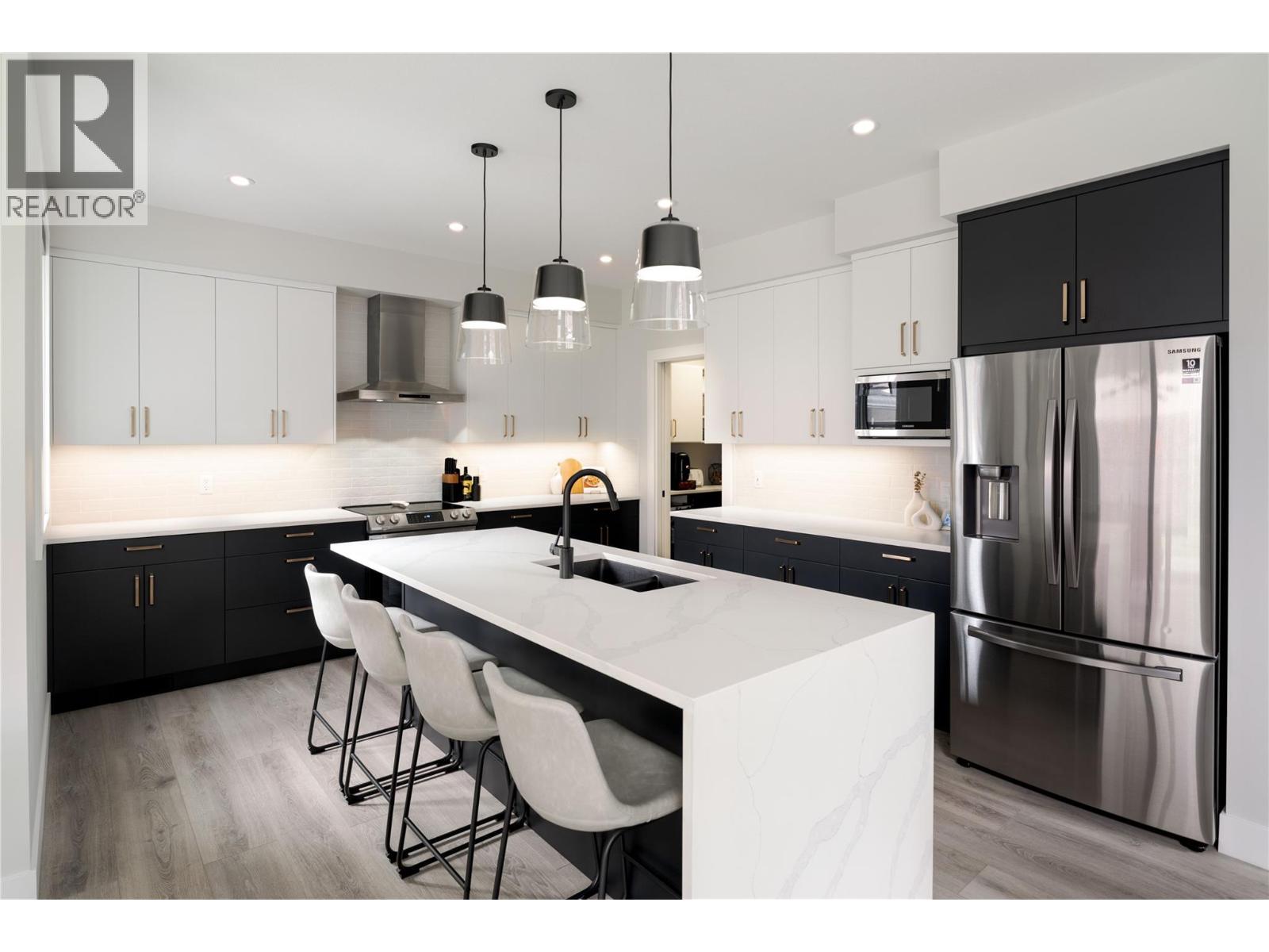 4315 Ladd Court, Kelowna, British Columbia  V1W 0B6 - Photo 5 - 10374644