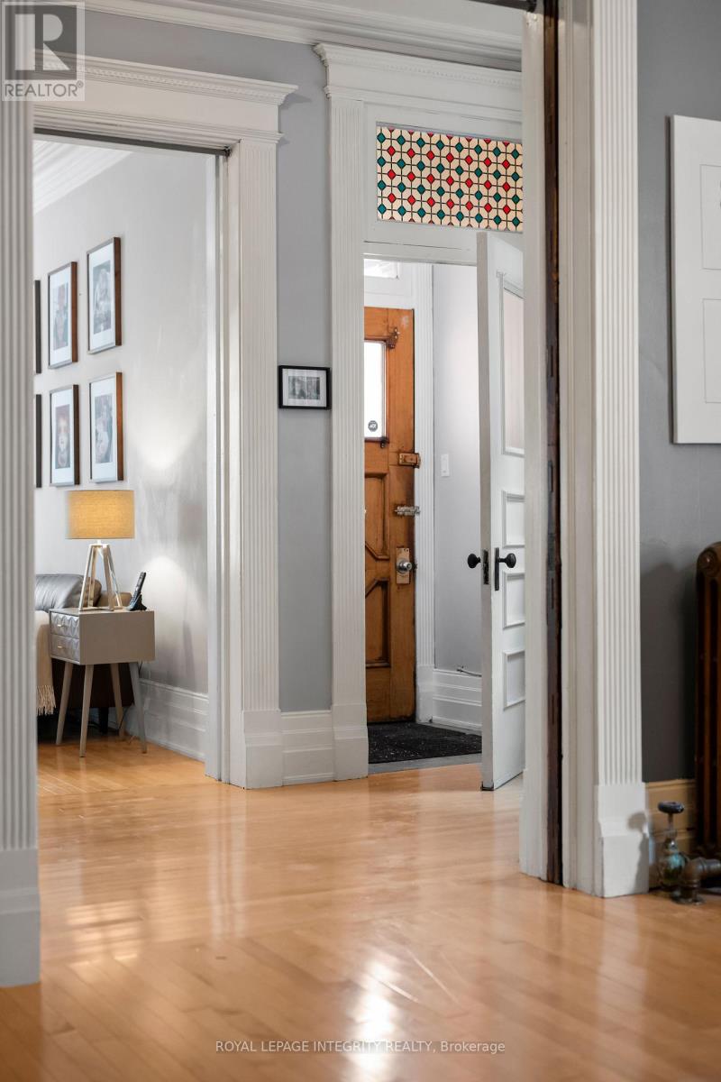 553 Gilmour Street, Ottawa, Ontario  K1R 5L5 - Photo 4 - X12755518