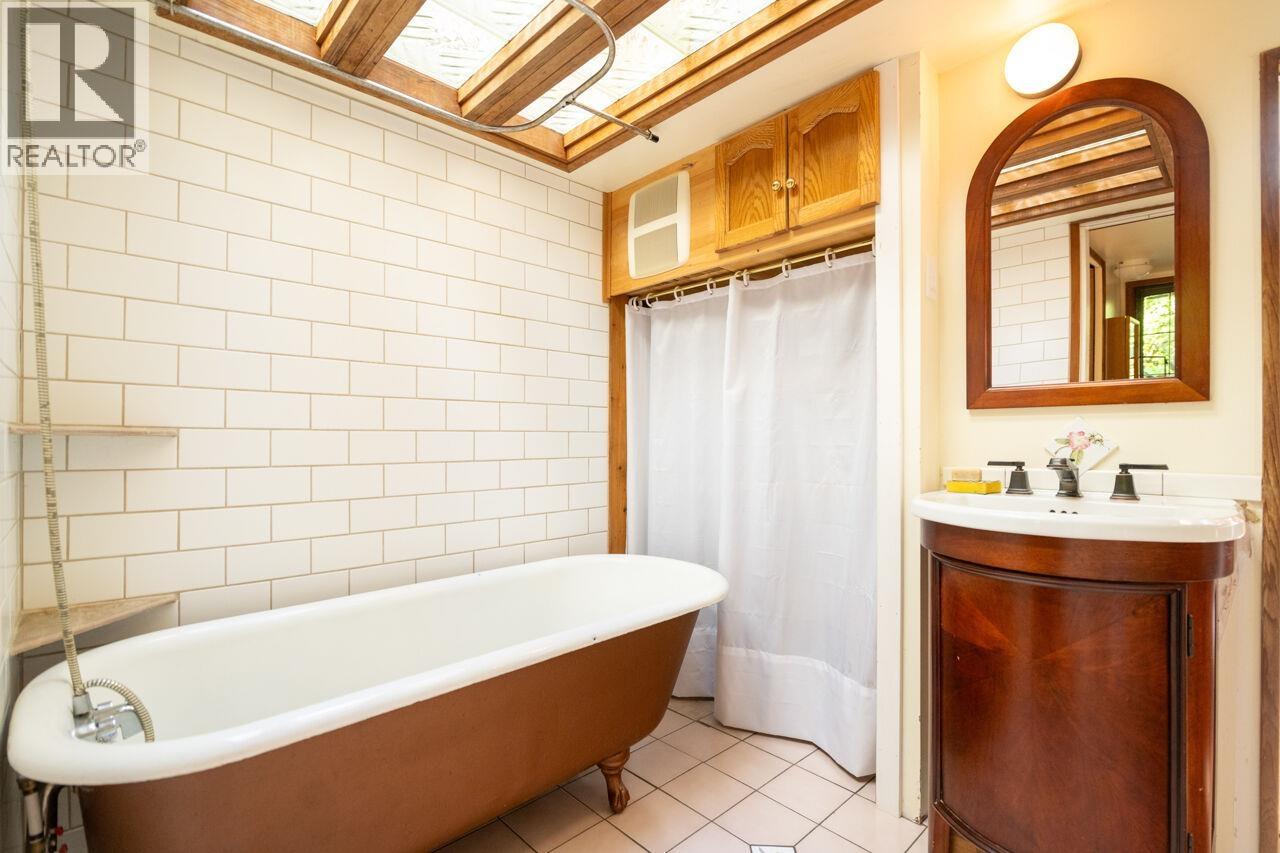 1587 Mount Gardner Road, Bowen Island, British Columbia  V0N 1G2 - Photo 20 - R3086248