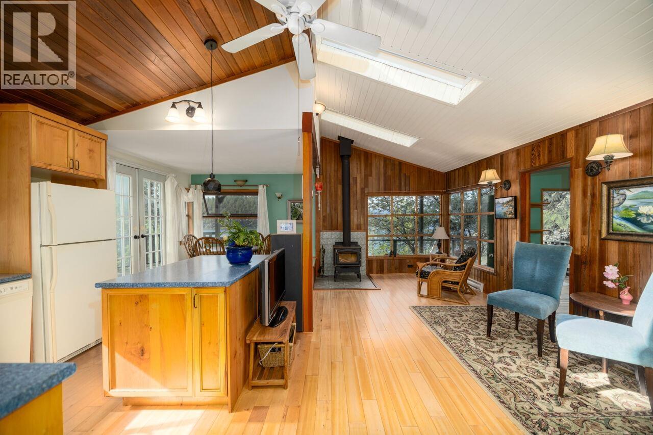 1587 Mount Gardner Road, Bowen Island, British Columbia  V0N 1G2 - Photo 4 - R3086248