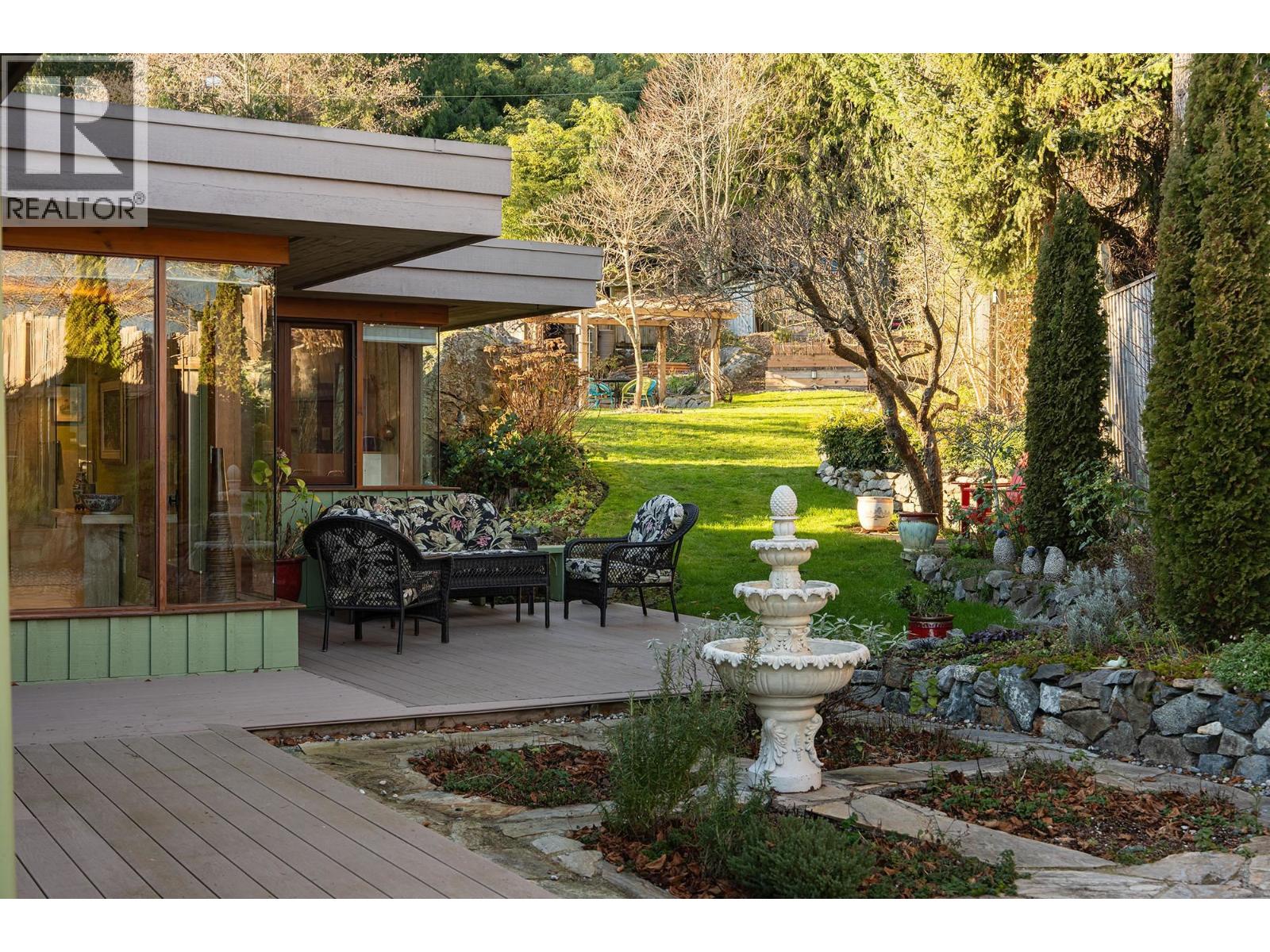 835 Hummingbird Lane, Bowen Island, British Columbia  V0N 1G1 - Photo 4 - R3086261