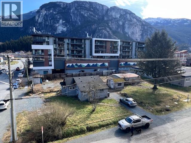 1358 1362 1366 Main Street, Squamish, British Columbia  V8B 0A9 - Photo 2 - C8075815