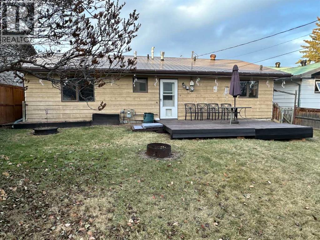 5119 51 Ave, Caroline, Alberta  T0M 1M0 - Photo 2 - A2262816