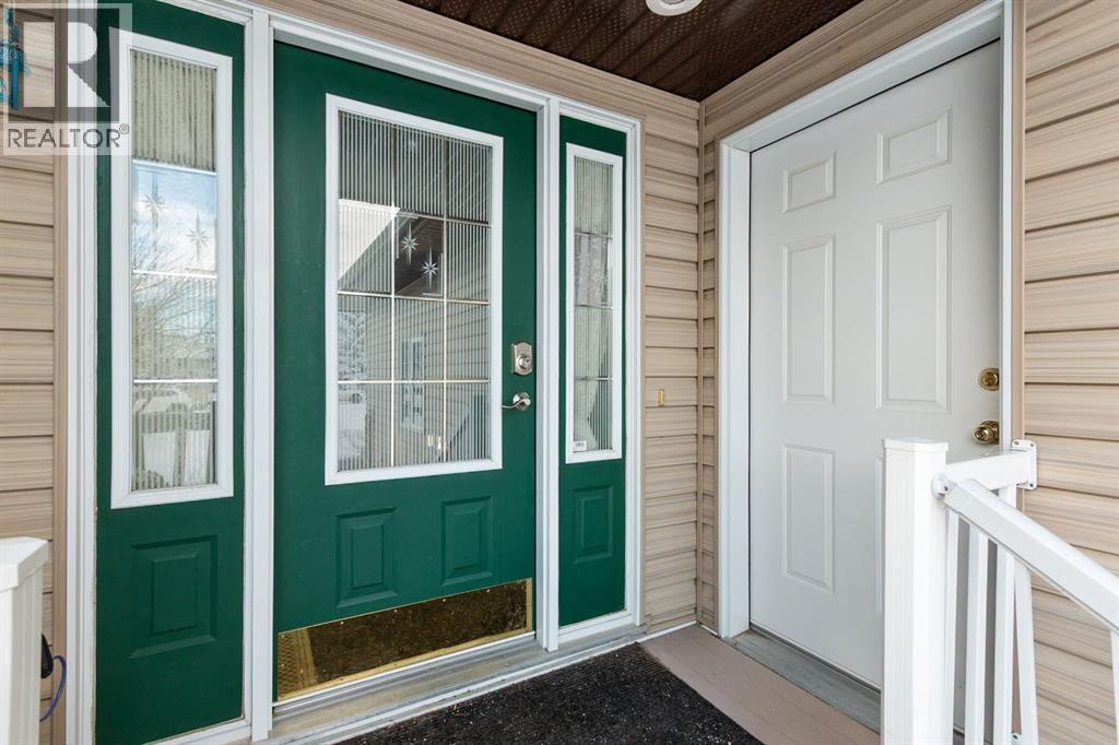 107 Monica Bay, Carstairs, Alberta  T0M 0N0 - Photo 2 - A2277960