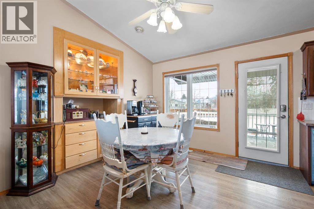 107 Monica Bay, Carstairs, Alberta  T0M 0N0 - Photo 7 - A2277960