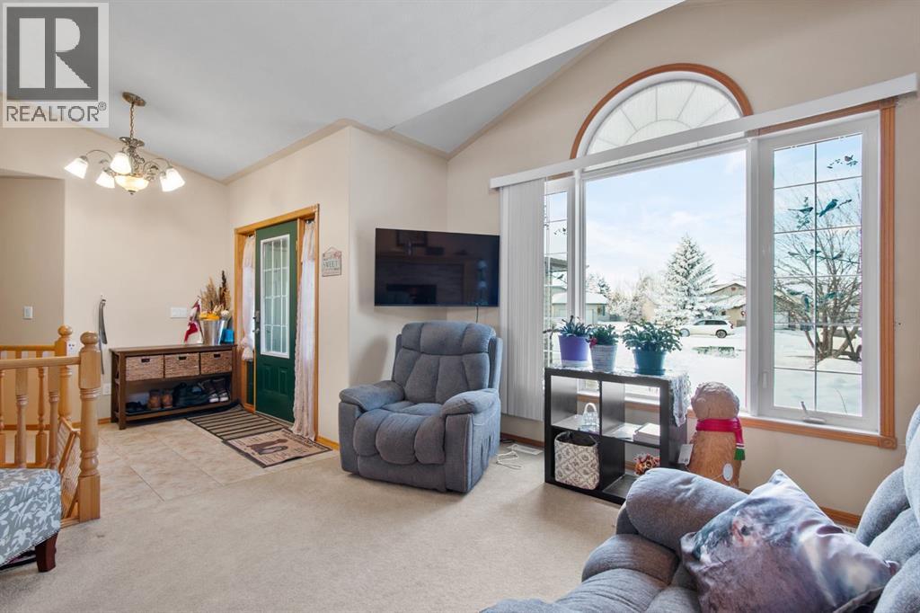 107 Monica Bay, Carstairs, Alberta  T0M 0N0 - Photo 4 - A2277960