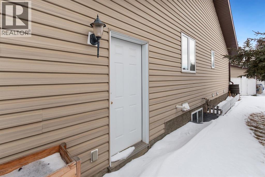 107 Monica Bay, Carstairs, Alberta  T0M 0N0 - Photo 30 - A2277960