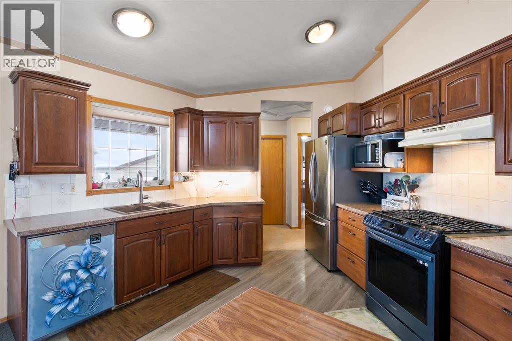 107 Monica Bay, Carstairs, Alberta  T0M 0N0 - Photo 9 - A2277960