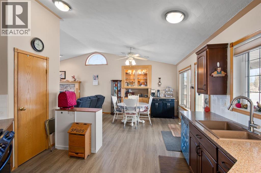 107 Monica Bay, Carstairs, Alberta  T0M 0N0 - Photo 11 - A2277960